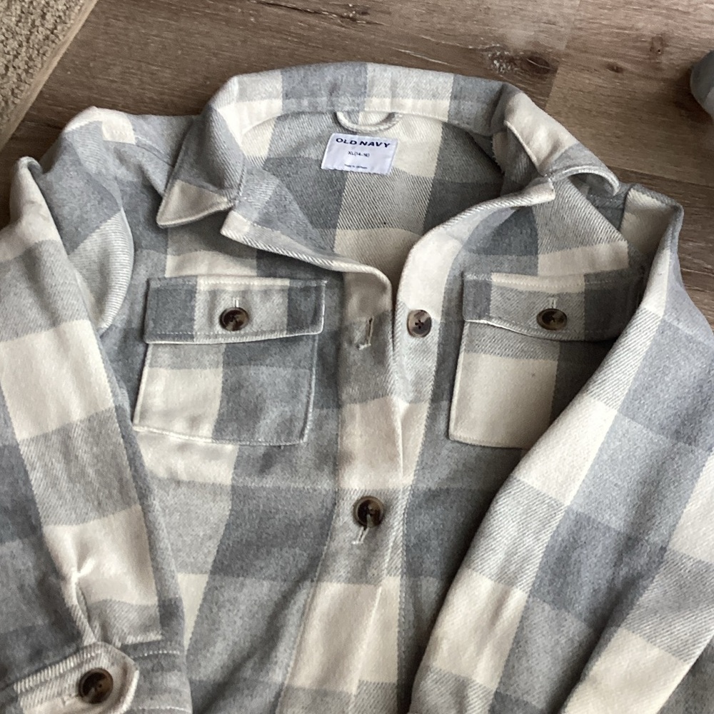 Old Navy Checkered Shirt in Gray and Cream